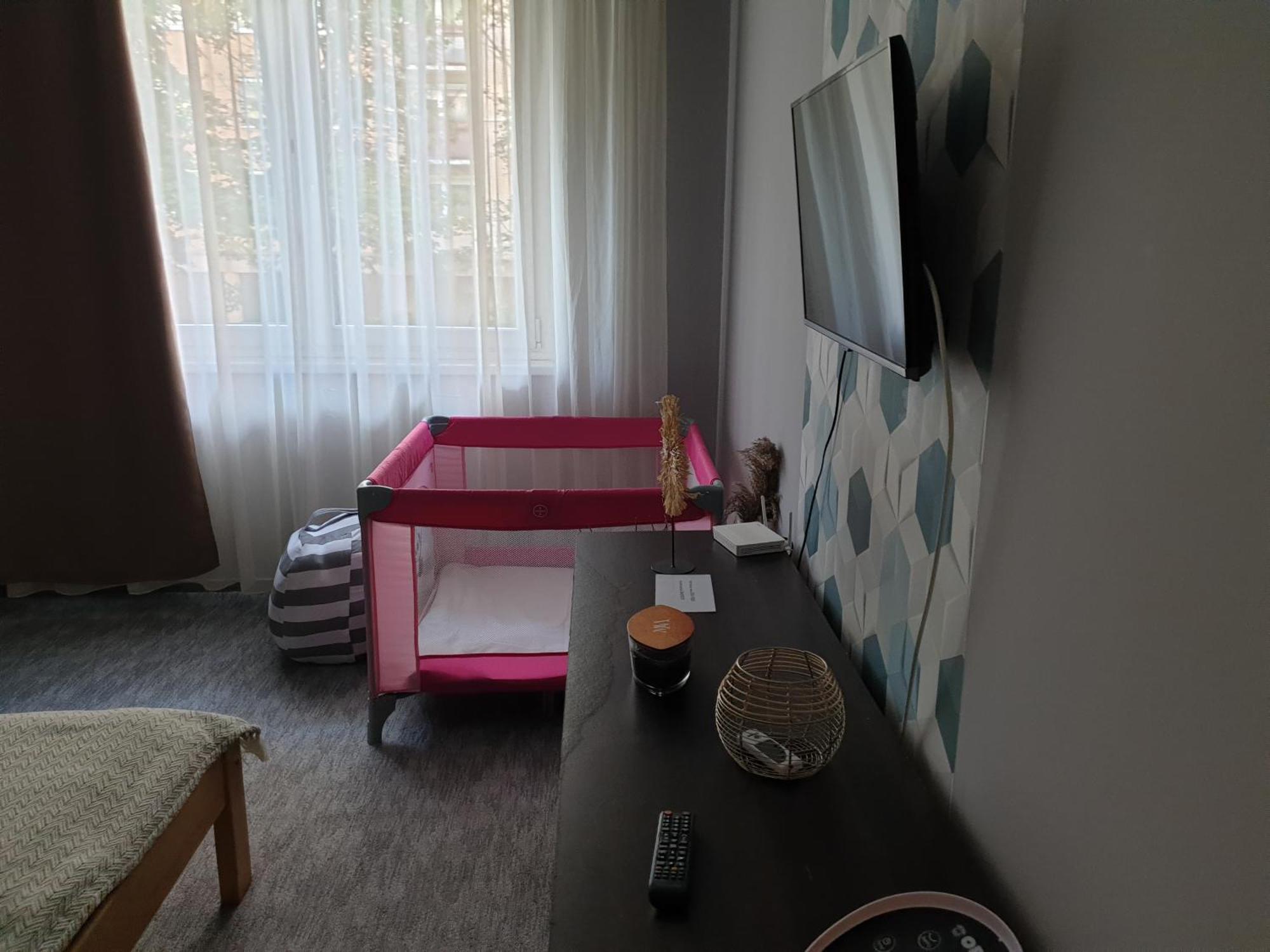 דברצן Dora Apartman Best Location & Free Parking מראה חיצוני תמונה